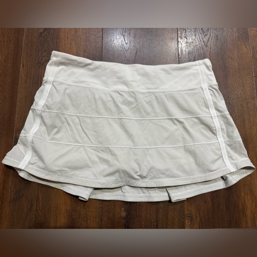 Lululemon Athletica white Pace Rival Skirt. Size 10